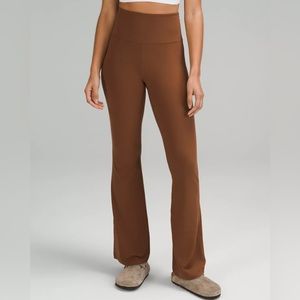 Lululemon Groove Super-High-Rise Flared Pant
Nulu